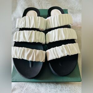 LOGO by Lori Goldstein Women's Strappy  White Leather Sandals Sz 7.5 NIB